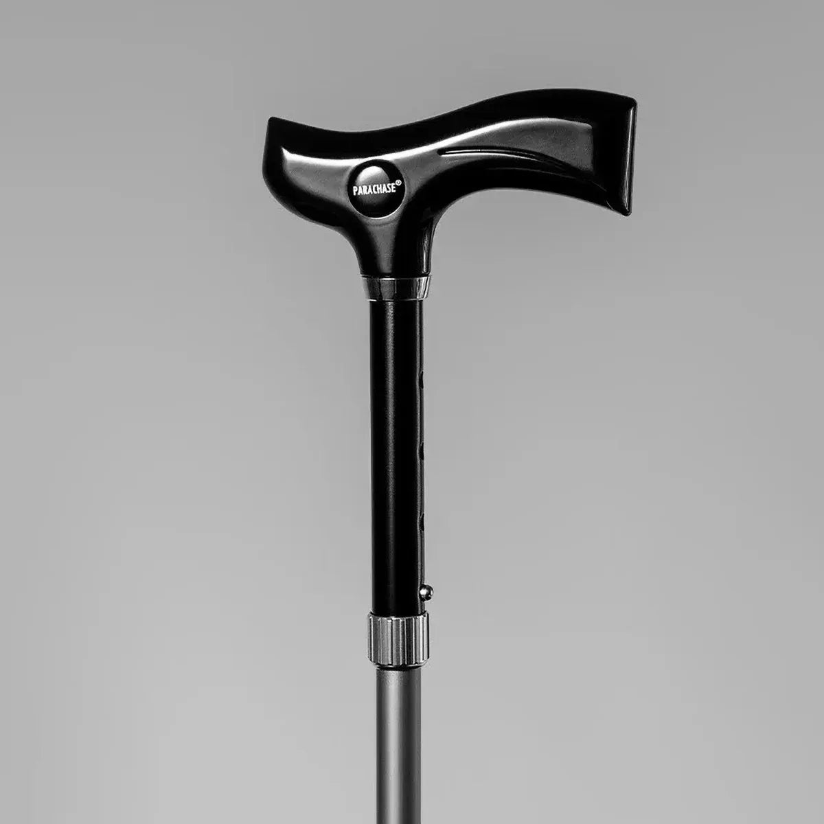 Close-up of the ergonomic black derby handle on the adjustable walking stick, designed for a comfortable grip.